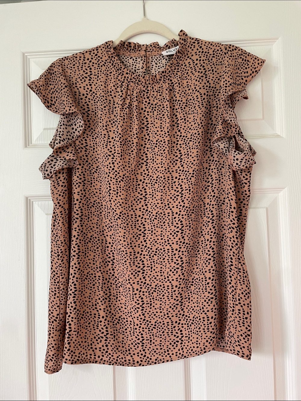 Women’s Tan Spotted Ruffle Sleeve Top - L